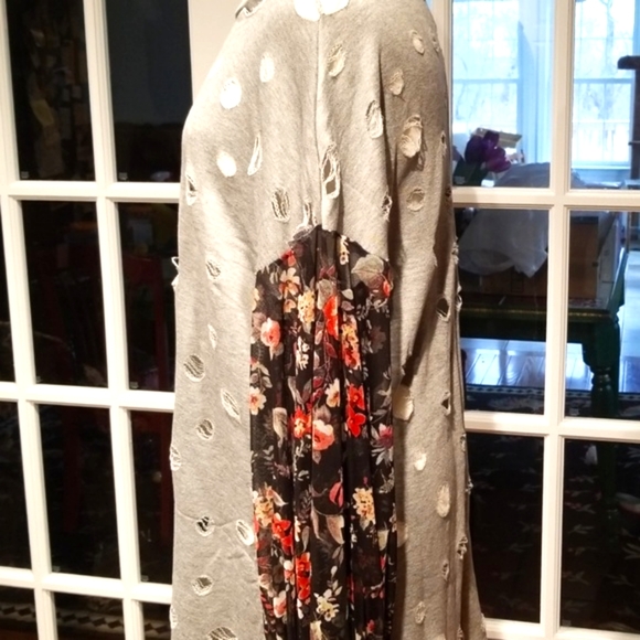 Frumus Heather 🤍Gray Distressed Dolman Top shirt, blouse - Picture 4 of 7